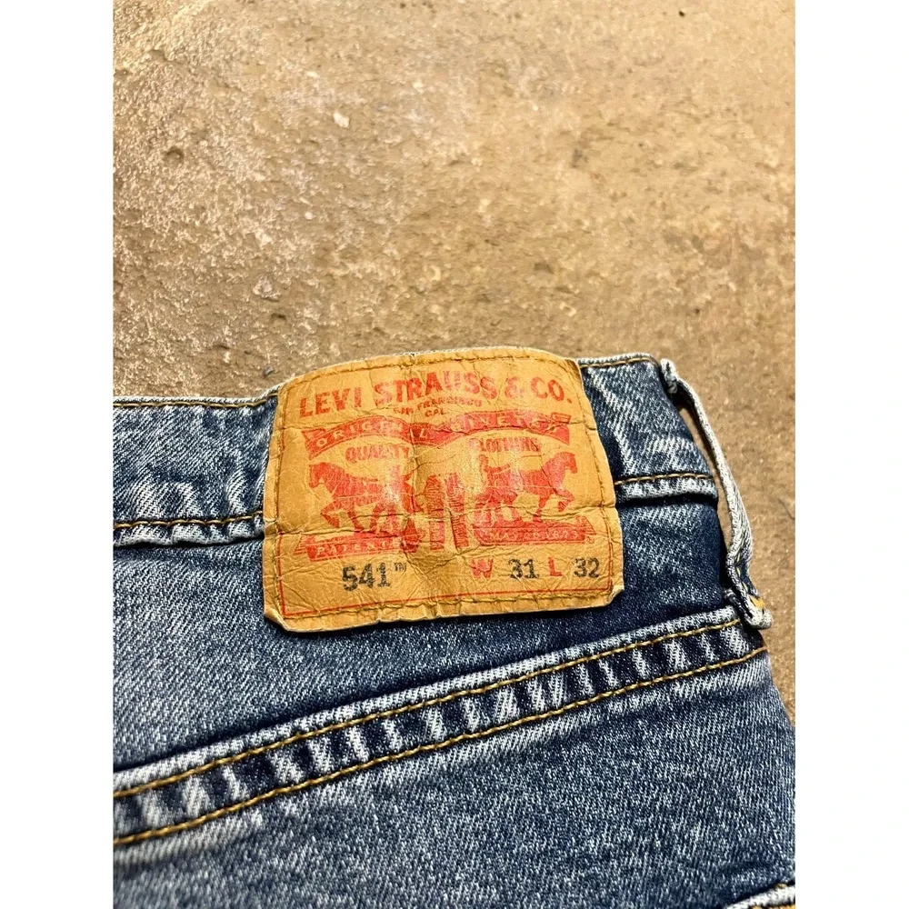 Levi's 541 Athletic Straight Jeans Mens 31x32 Blue Whiskering Denim Medium Wash‎